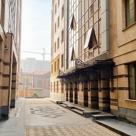 Olympavan Hotel Erivan Exterior foto