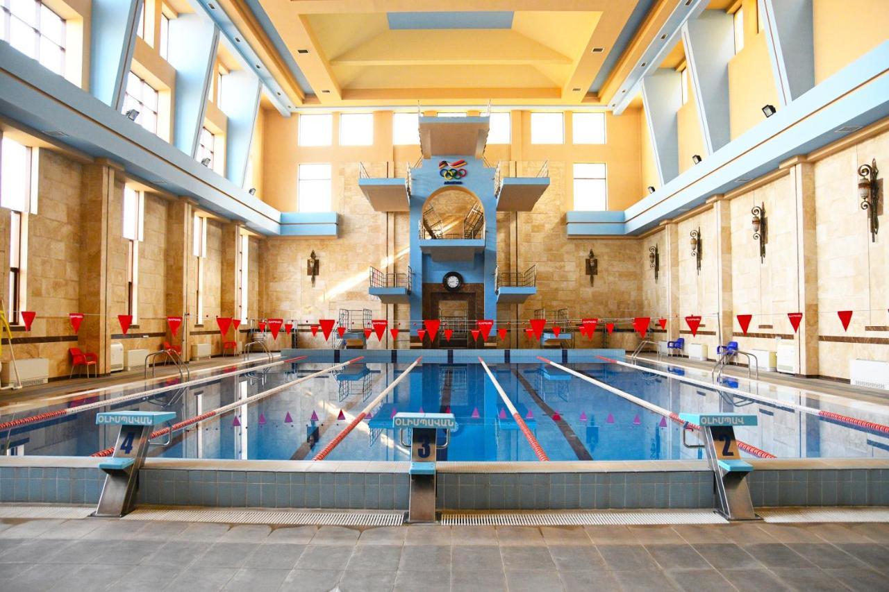 Olympavan Hotel Erivan Exterior foto