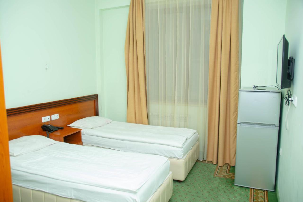 Olympavan Hotel Erivan Exterior foto