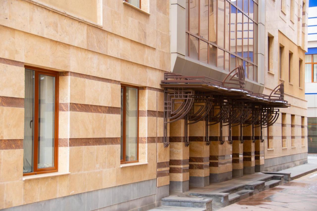 Olympavan Hotel Erivan Exterior foto