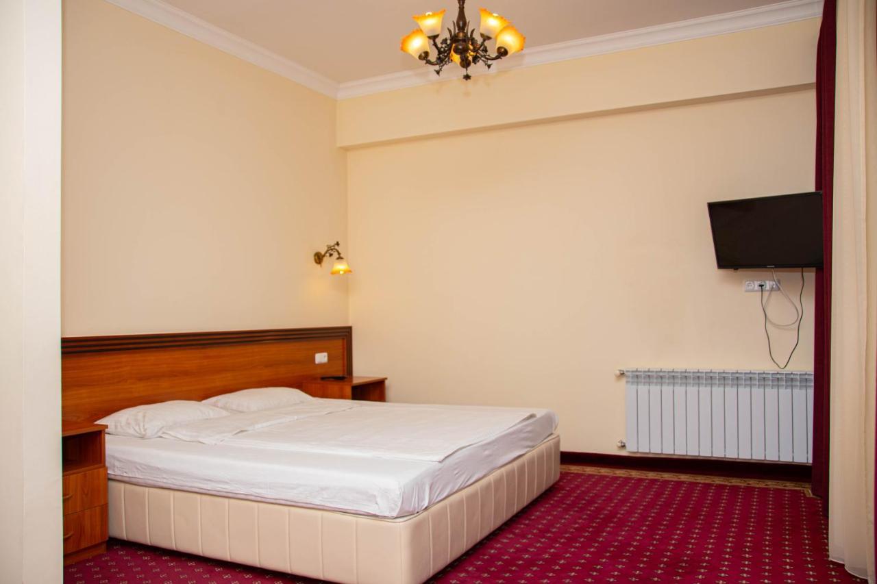Olympavan Hotel Erivan Exterior foto