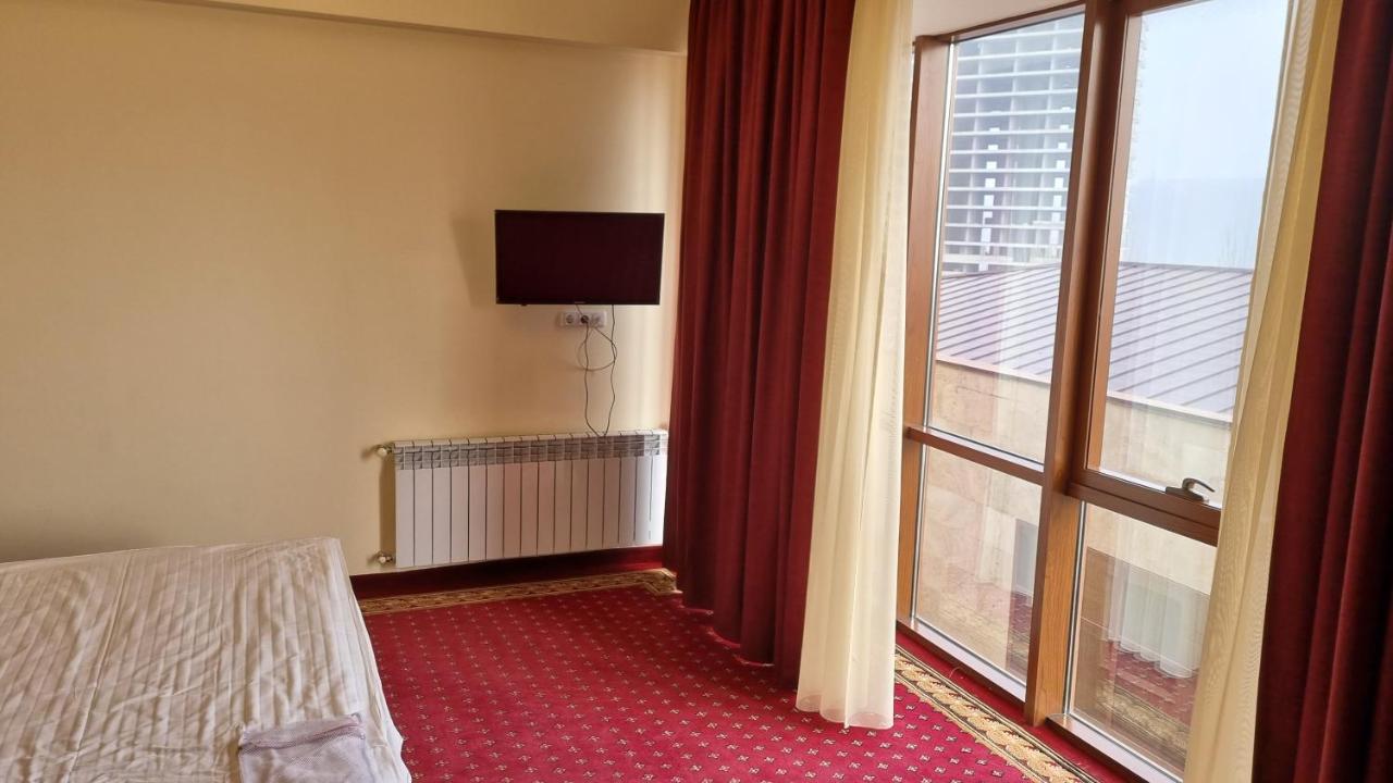 Olympavan Hotel Erivan Exterior foto