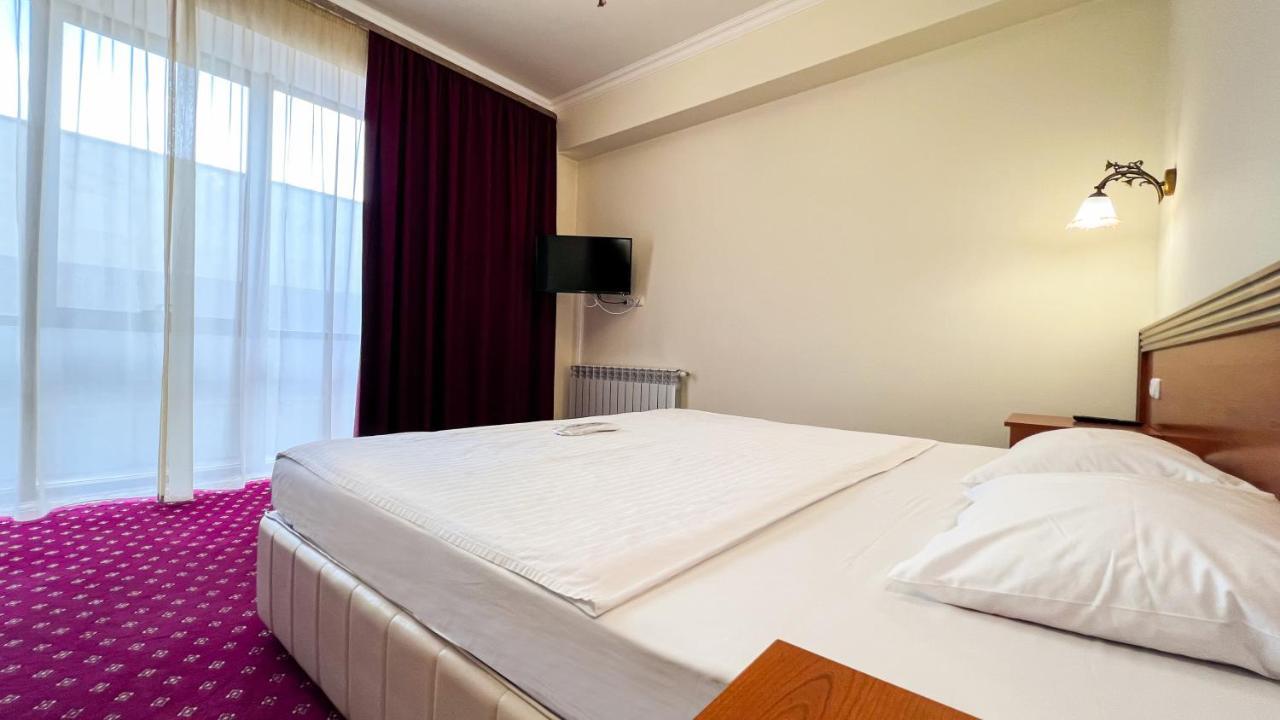 Olympavan Hotel Erivan Exterior foto