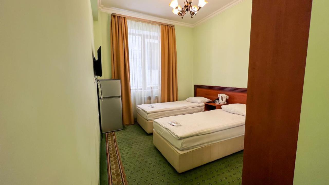 Olympavan Hotel Erivan Exterior foto