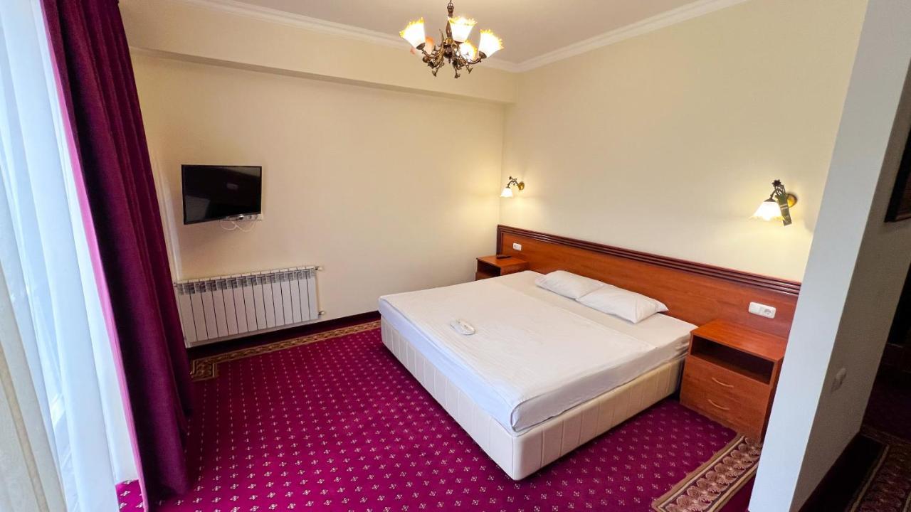Olympavan Hotel Erivan Exterior foto